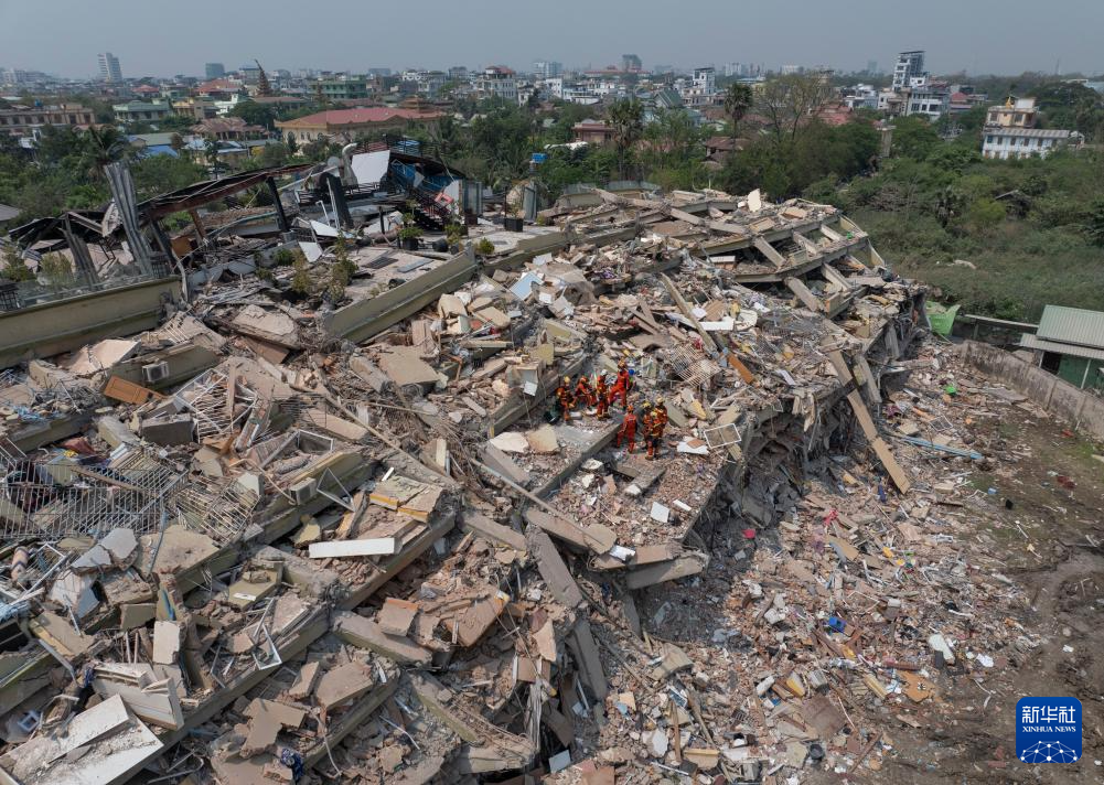 中国救援力量在曼德勒开展联合搜救