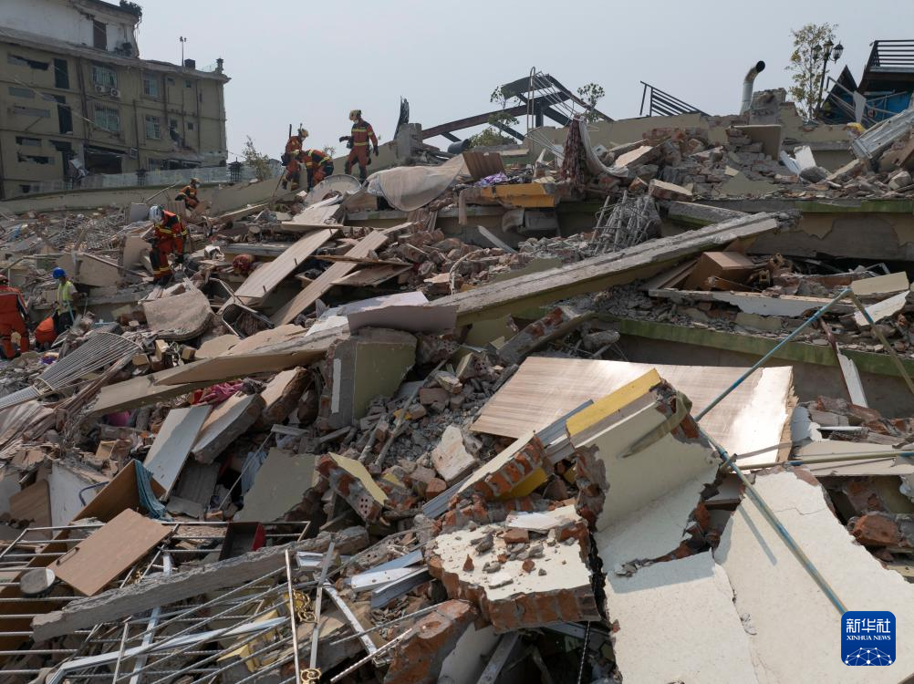 中国救援力量在曼德勒开展联合搜救