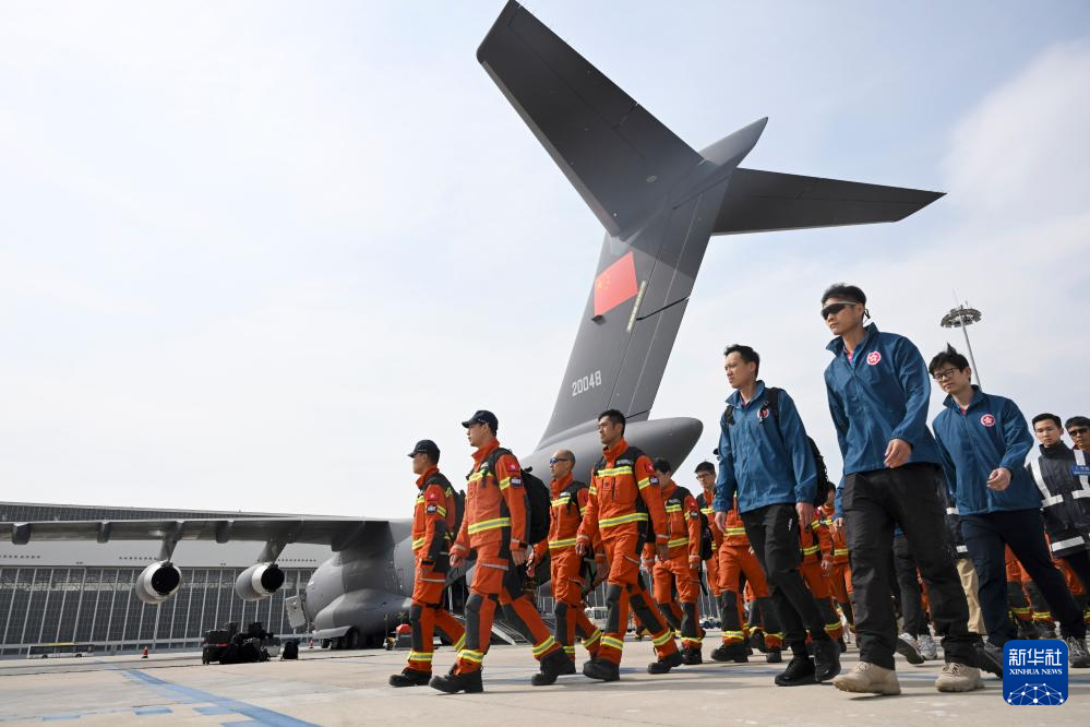 中国救援队伍完成缅甸地震救援任务抵京