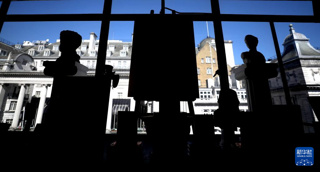 走进英国水石书店