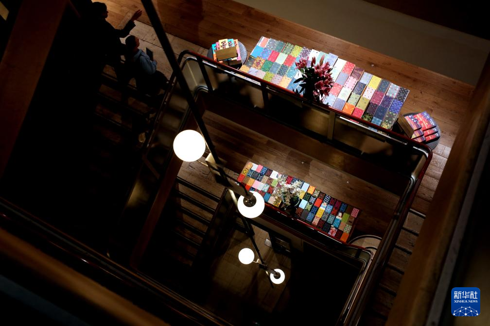 走进英国水石书店