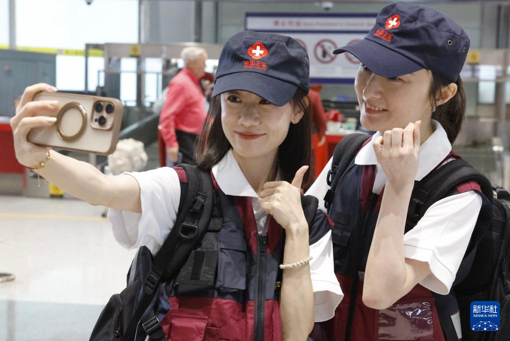 中国政府援缅卫生防疫队启程赴缅