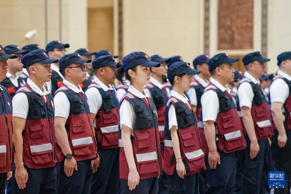 中国政府援缅卫生防疫队启程赴缅