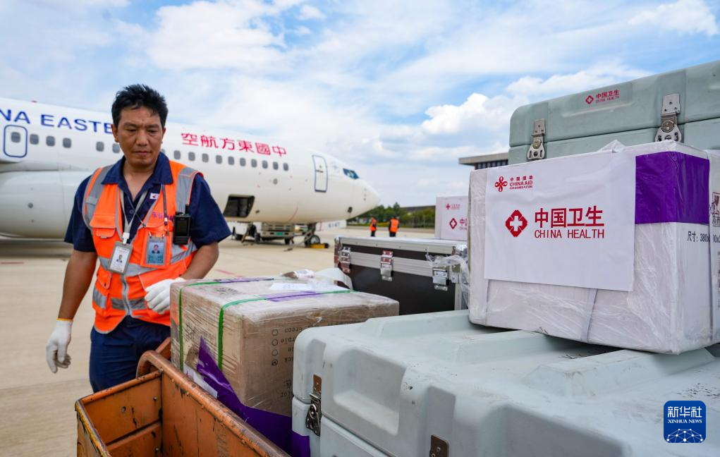 中国政府援缅卫生防疫队启程赴缅