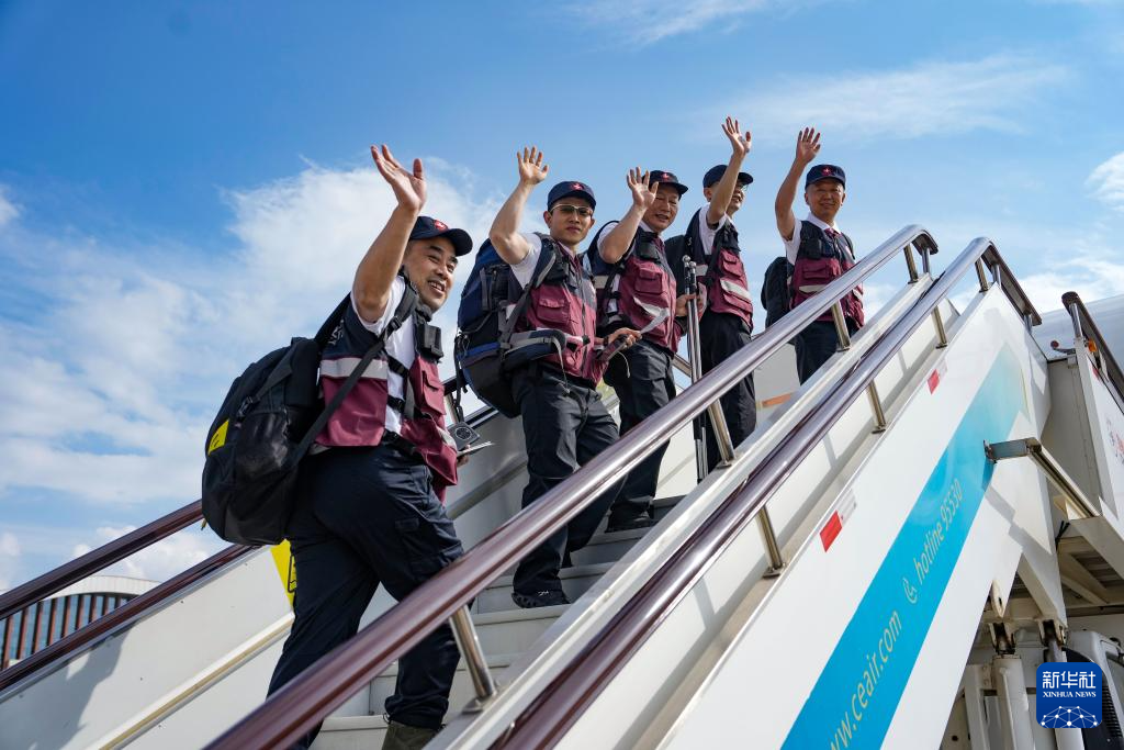 中国政府援缅卫生防疫队启程赴缅