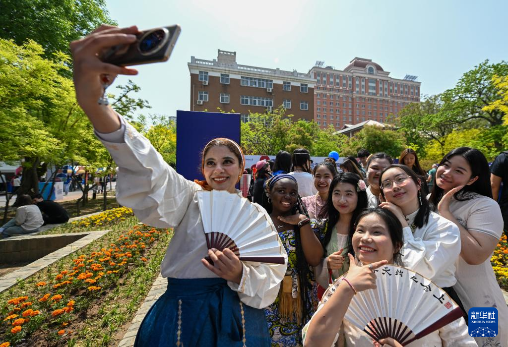 天津:多元文明织就青春合鸣