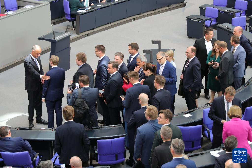 默茨经两轮投票当选德国总理