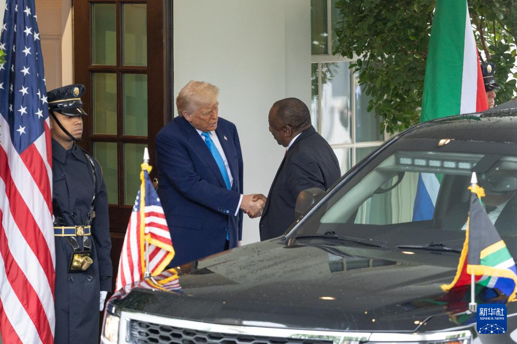 特朗普会见南非总统时起争执