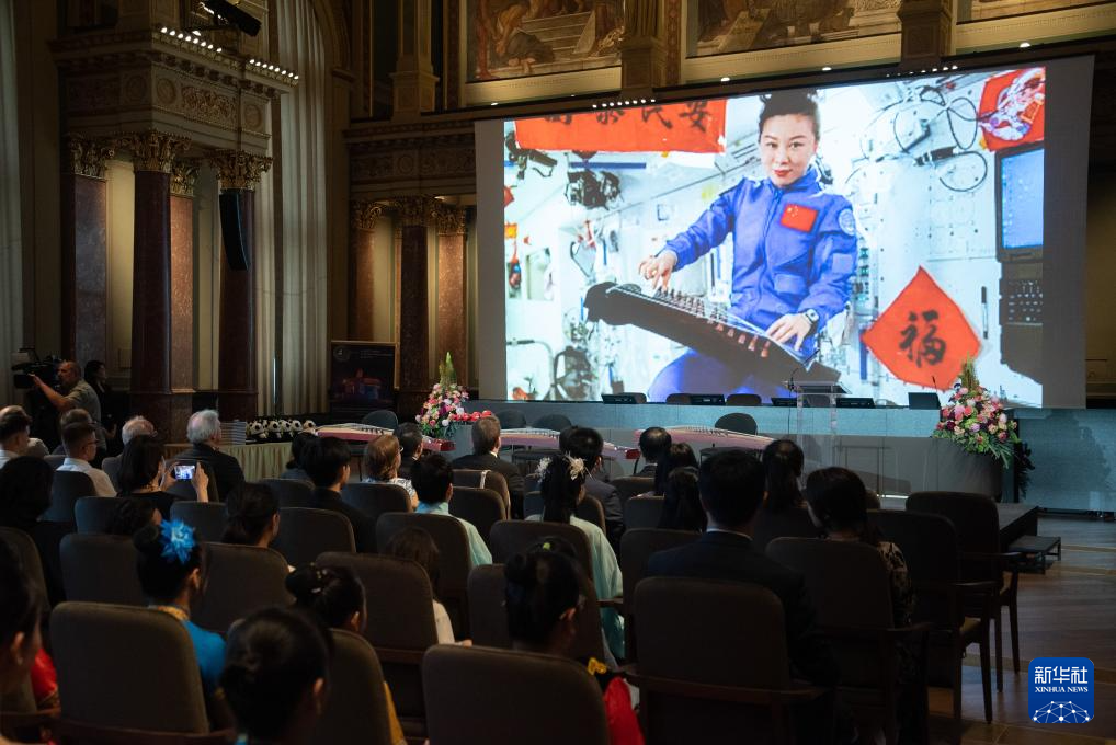 “天宫课堂”在匈牙利布达佩斯开讲