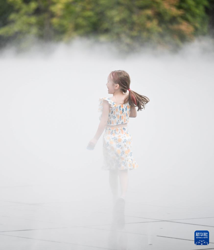 哈萨克斯坦南部地区遭遇高温天气