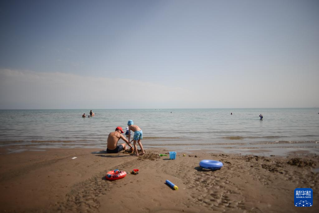 哈萨克斯坦南部地区遭遇高温天气