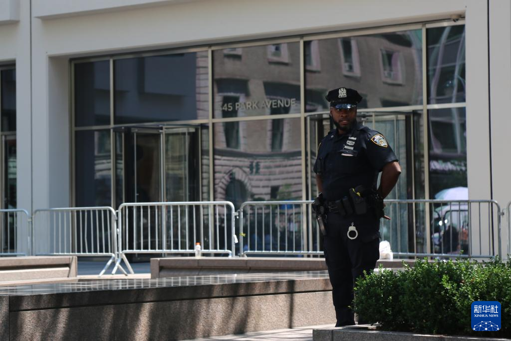 美国纽约市中心枪击事件致5死多伤
