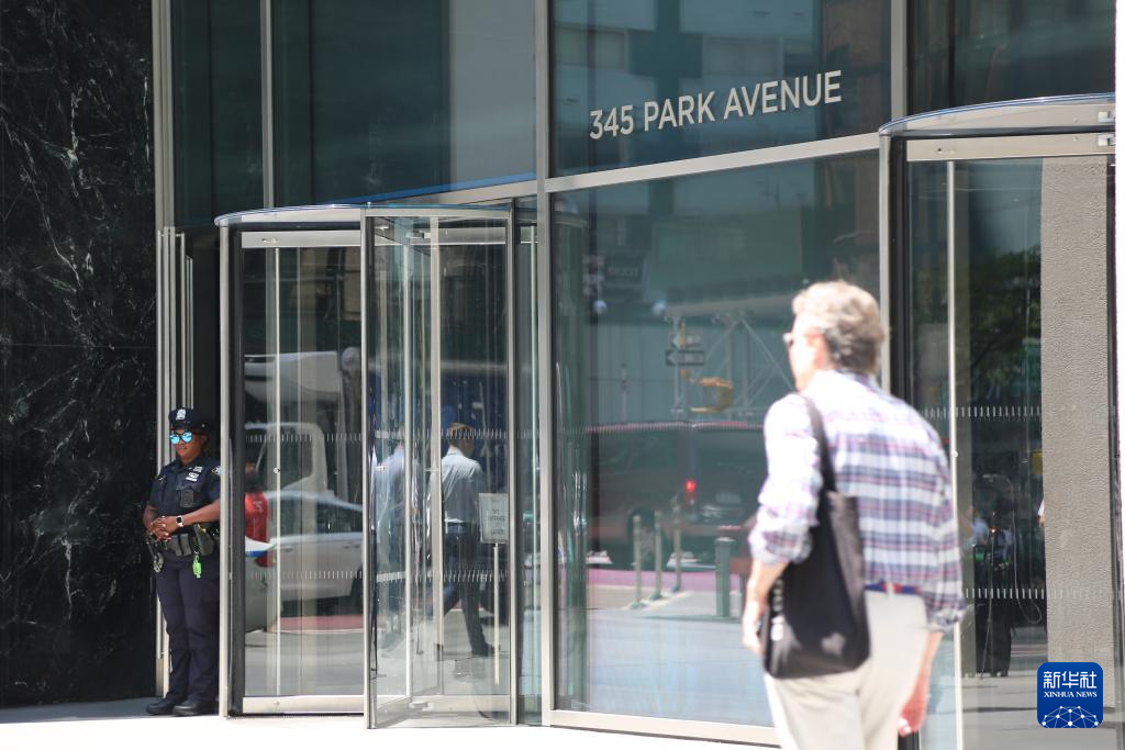 美国纽约市中心枪击事件致5死多伤