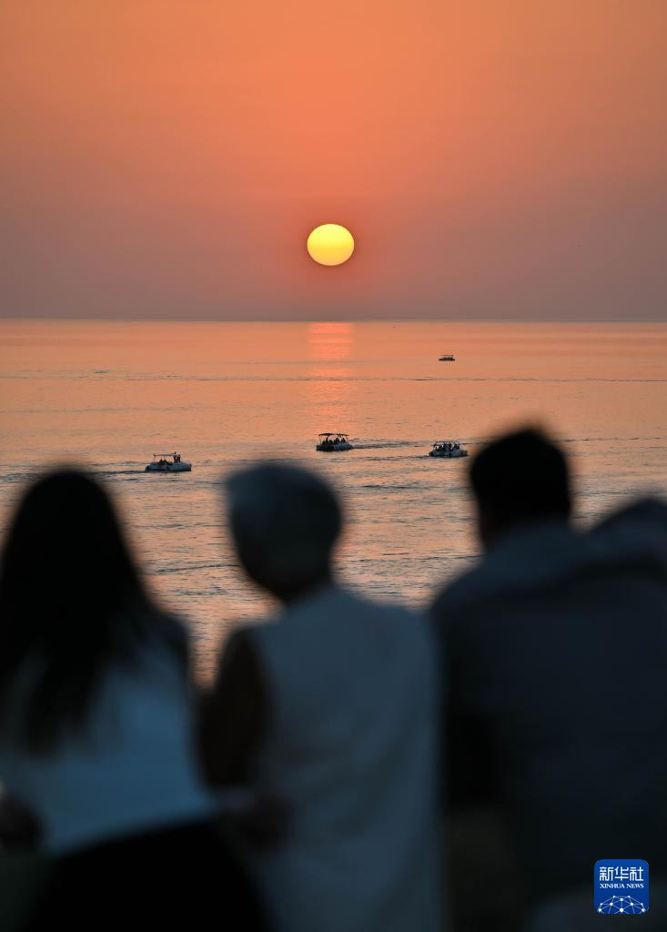 哈萨克斯坦：里海日落