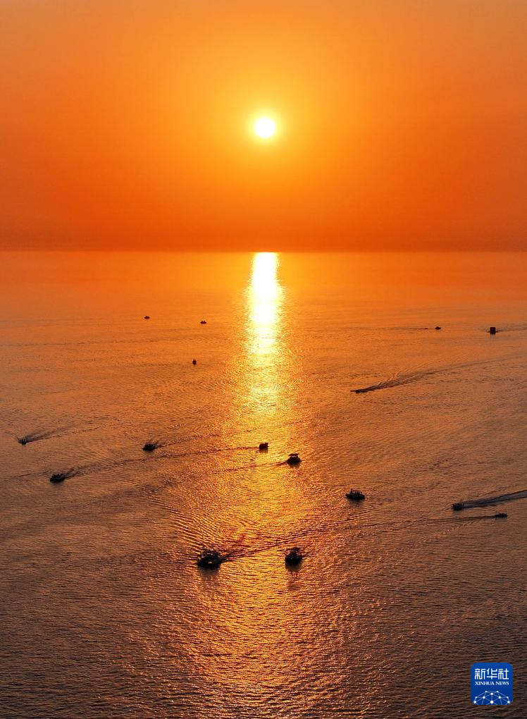 哈萨克斯坦：里海日落