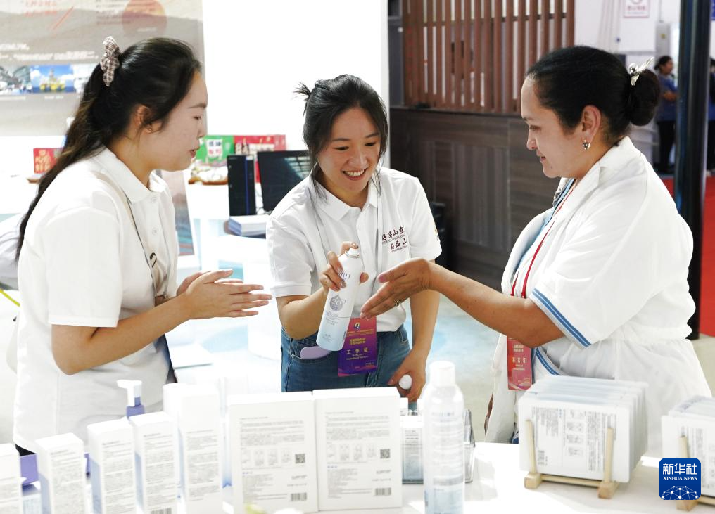 第十五届新疆喀什·中亚南亚商品交易会开幕