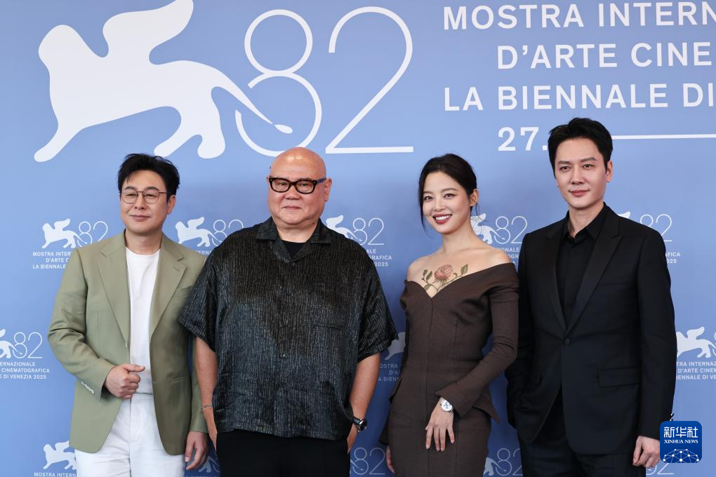 电影《日掛中天》主创亮相威尼斯电影节
