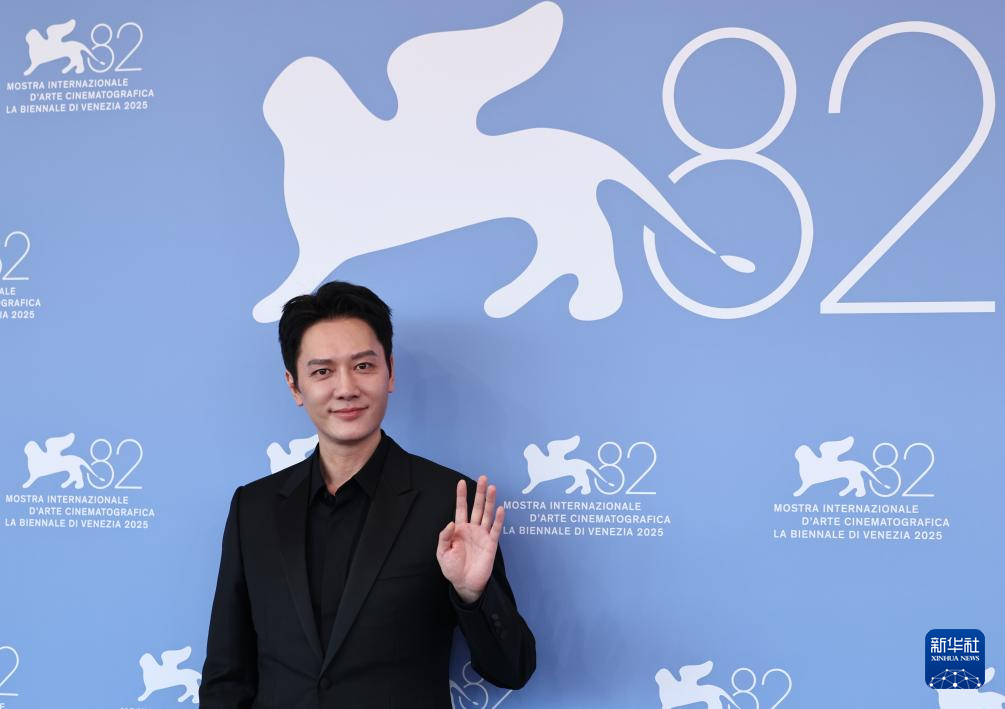 电影《日掛中天》主创亮相威尼斯电影节