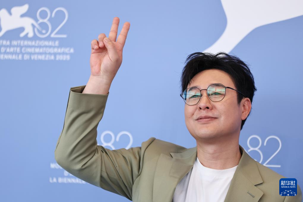 电影《日掛中天》主创亮相威尼斯电影节