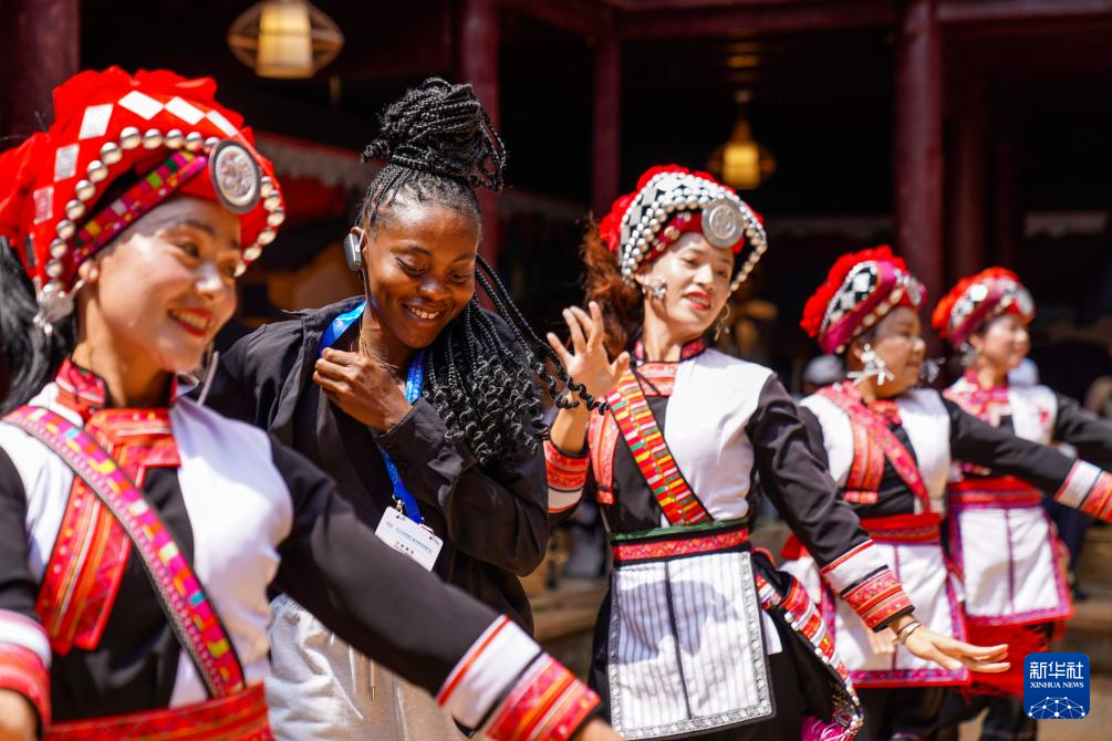 全球南方媒体智库高端论坛与会代表继续在云南参访