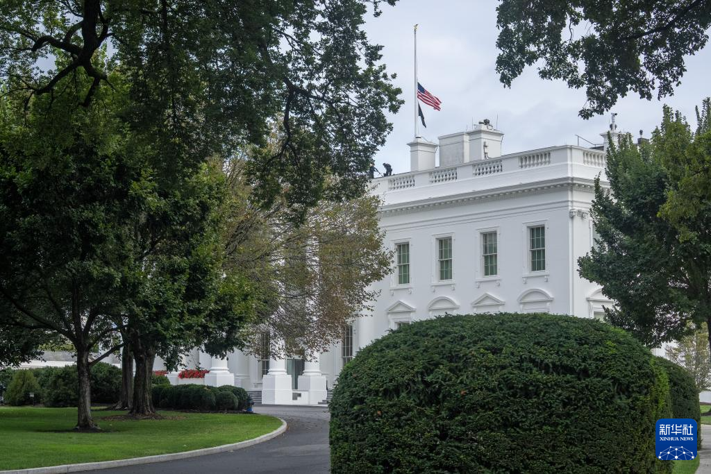 政治盟友遭枪击身亡 特朗普下令降半旗致哀