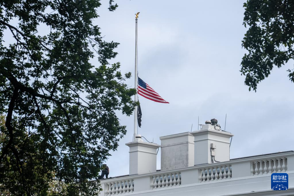 政治盟友遭枪击身亡 特朗普下令降半旗致哀