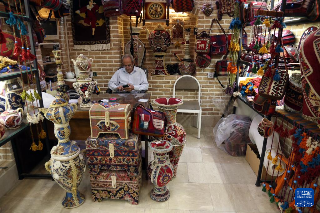 走进大不里士大巴扎