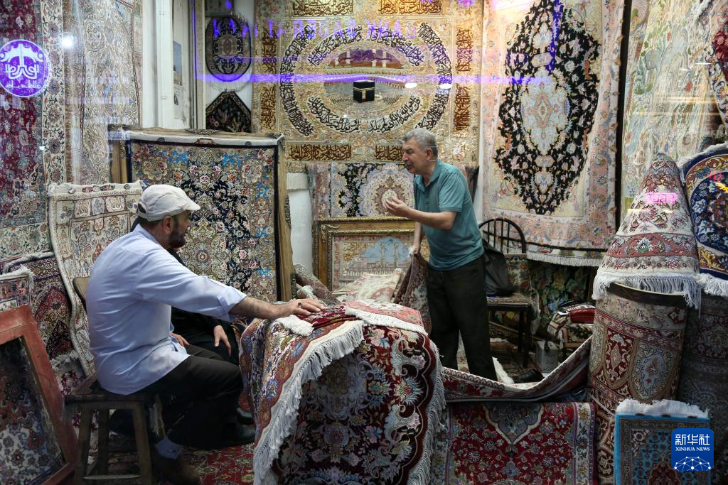 走进大不里士大巴扎