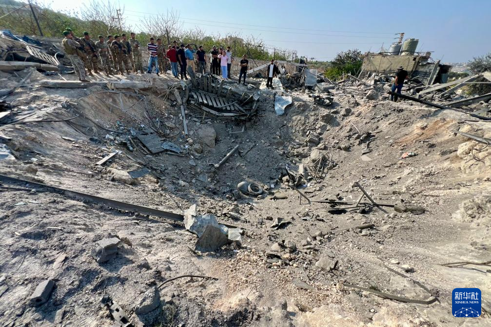 以军空袭黎南部城镇