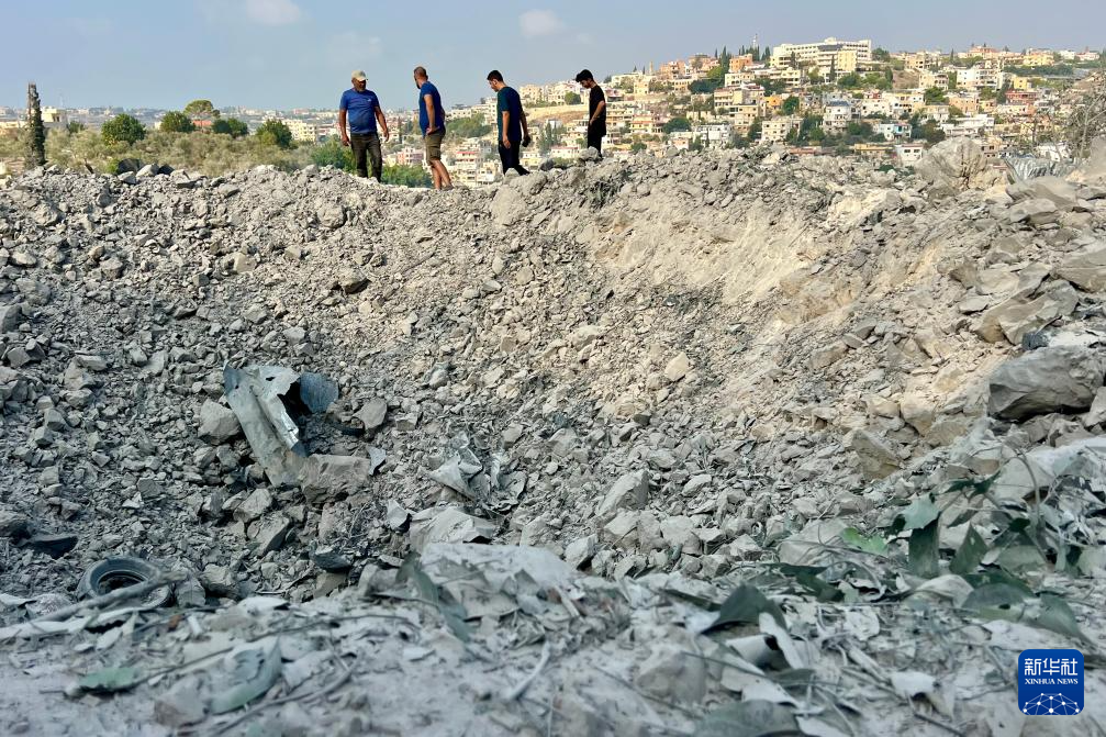 以军空袭黎南部城镇