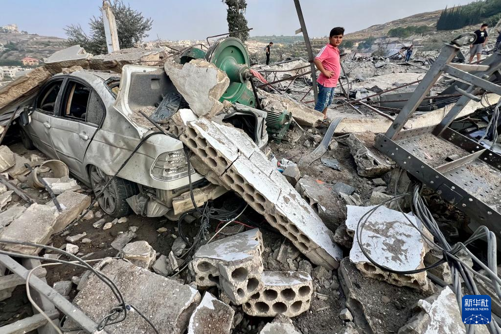 以军空袭黎南部城镇