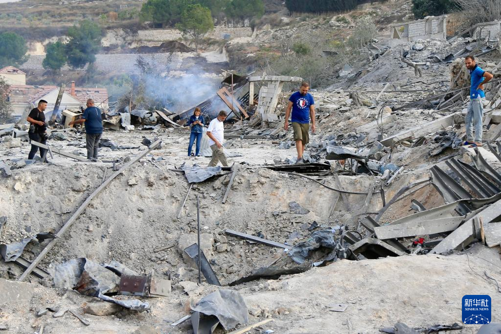 以军空袭黎南部城镇