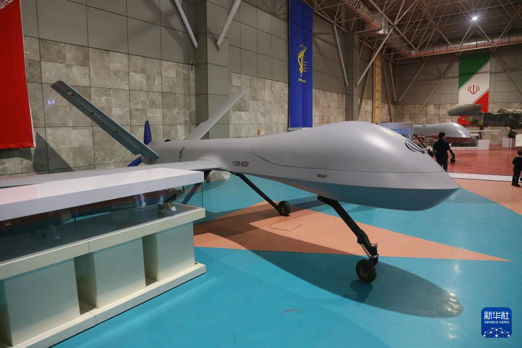 伊朗展示自研导弹与无人机