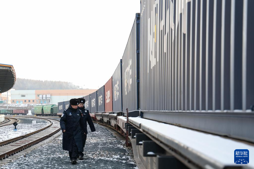 绥芬河铁路口岸累计通行中欧班列超4000列