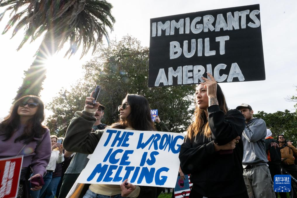 抗议暴力移民执法 全美至少300城参加