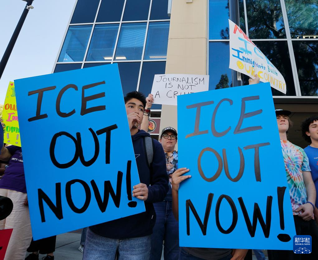 抗议暴力移民执法 全美至少300城参加