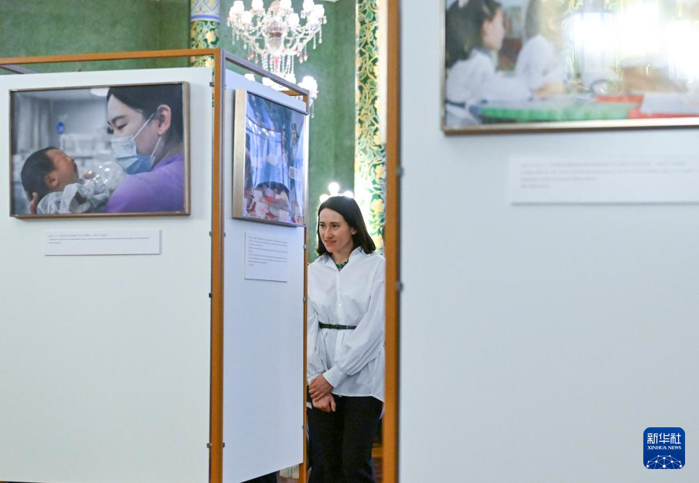 中国妇女事业发展成就图片展在莫斯科举行