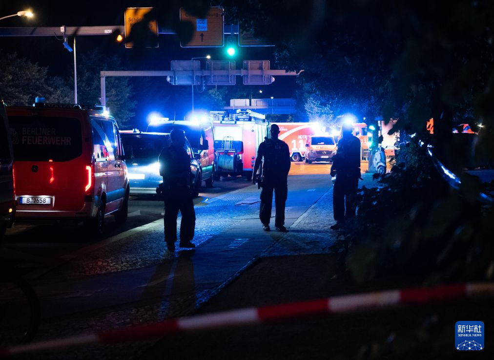 柏林发生汽车撞人事件致1死14伤
